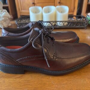 Rockport Men's “ Walkability” Dark Brown Leather Oxfords size 8